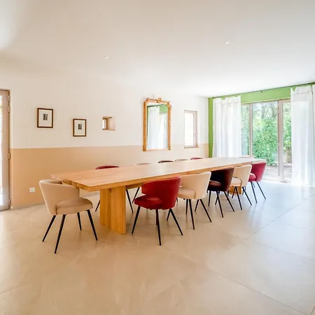 Maison D'hote - La Colline Konukevi Solérieux